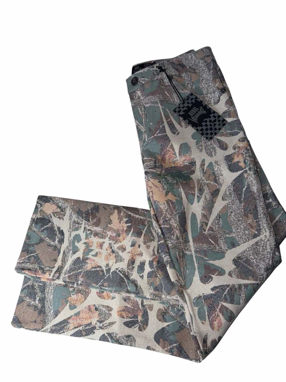 NWT Rebel Vengeance Camo Tapestry Cargo Pants Size 30 Multicolor